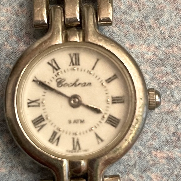 Women watch - Picture 1 of 3